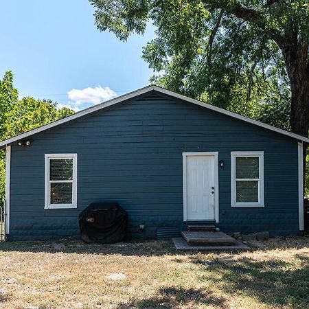 Escape To A Restored 1920S East Waco Bungalow Экстерьер фото