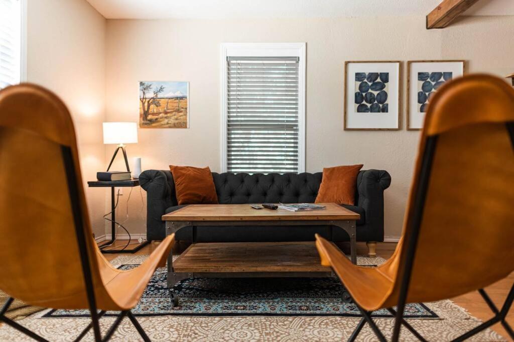 Escape To A Restored 1920S East Waco Bungalow Экстерьер фото