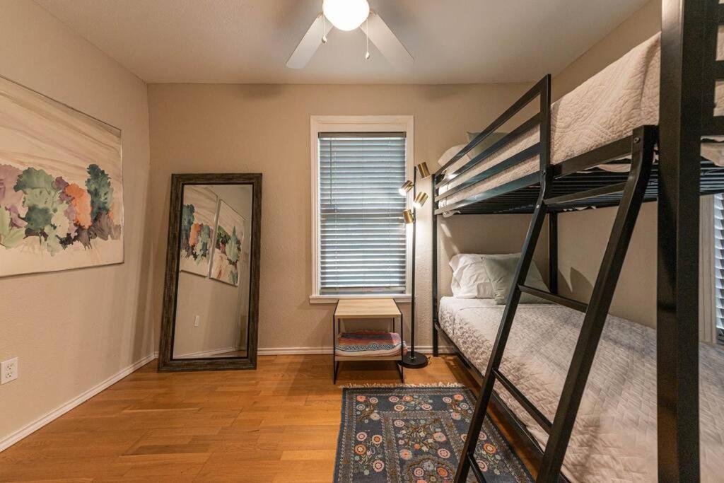Escape To A Restored 1920S East Waco Bungalow Экстерьер фото